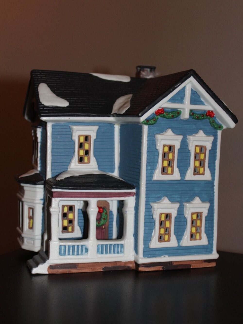 Dickens Collectables Victorian Series Porcelain Lighted House 354-9565 w/Box